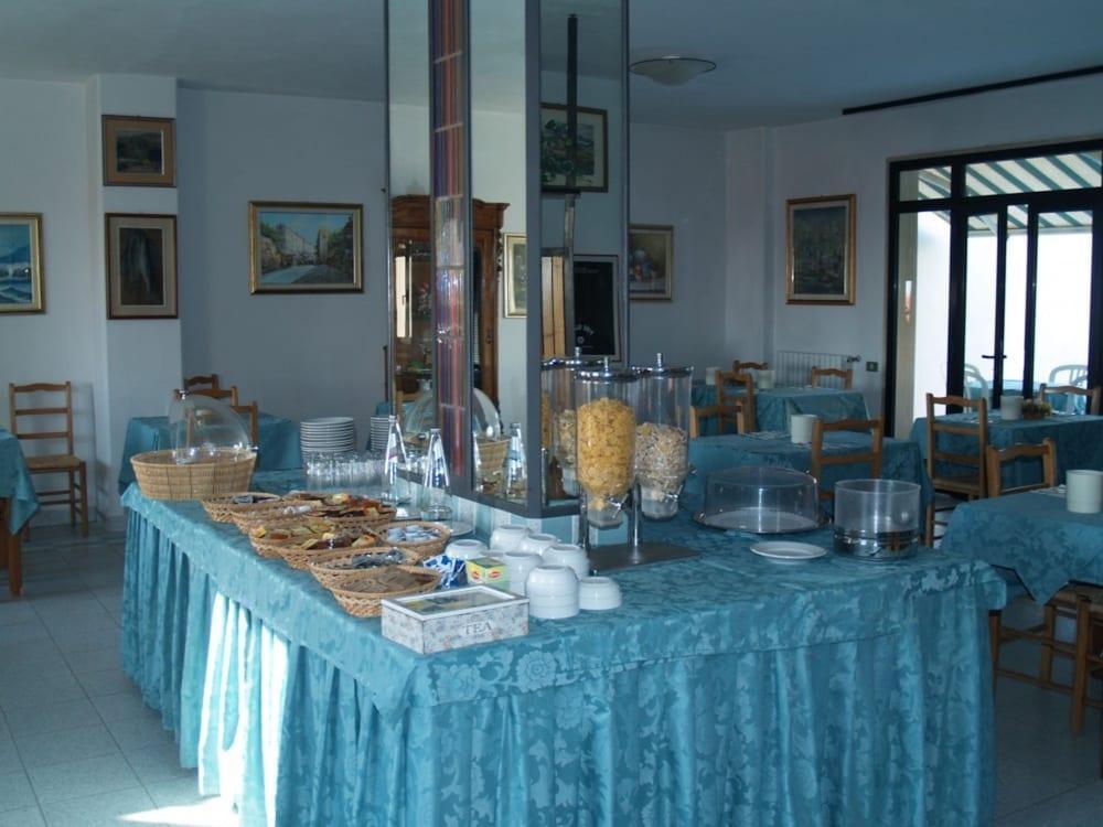 Hotel Manzi Marina Di Pisa Bagian luar foto