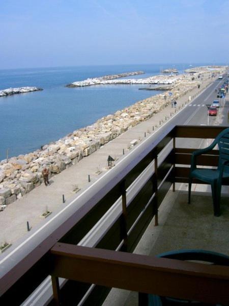 Hotel Manzi Marina Di Pisa Bagian luar foto